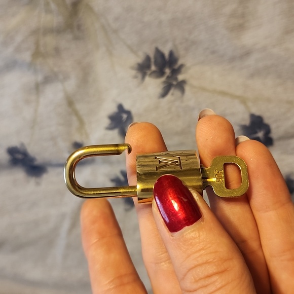 Louis Vuitton Lock Set 306 - Picture 5 of 5